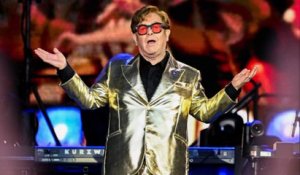 Elton John donne son ultime concert britannique à Glastonbury