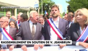 Rassemblement en soutien à Vincent Jeanbrun, le maire de l'Haÿ-les-Roses