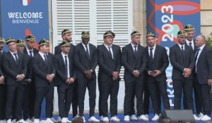 Coupe du monde de rugby : plusieurs milliers de personnes accueillent le XV de France à Rueil-Malmaison
