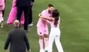 La femme de Leo Messi, Antonella, a confondu Jordi Alba avec son mari pendant une seconde #messi #InterMiami #alba