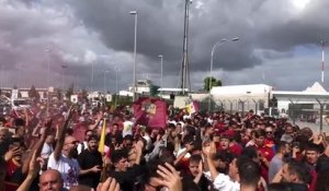 Rome - Les fans accueillent Lukaku à l’aéroport