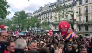 Les larmes de Jean-Luc Mélenchon à la manifestation du 1er mai