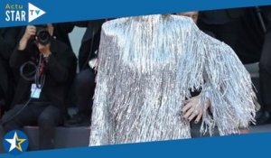 Isabelle Huppert ose un look très original à la Mostra de Venise  l'actrice éblouissante dans sa ro