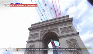 Visite de Charles III: la Patrouille de France survole l'Arc de Triomphe pendant le chant de l'hymne britannique et de la Marseillaise