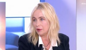 Emmanuelle Béart évoque l'inceste dans C à vous