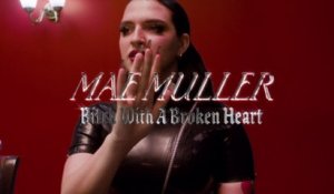 Mae Muller - Bitch With A Broken Heart (Lyric Video)