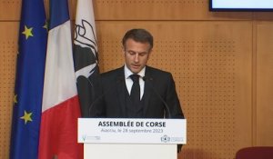 Emmanuel Macron propose une "autonomie à la Corse dans la République", "ni contre l'État ni sans l'État"
