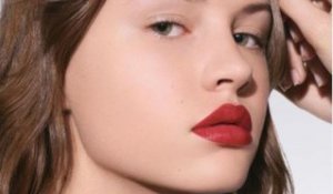 Maquillage : voici le fond de teint le plus vendu en 2020... et il est français !