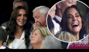 La princesse Kate rayonne dans son blazer blanc alors qu'elle encourage l'Angleterre à la Coupe