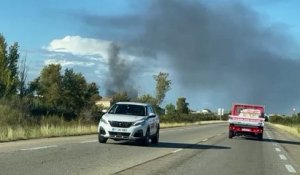 Istres. Un incendie en cours du côté de la Zone du Tubé dans l'entrepôt France Piscines