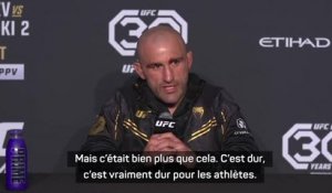 UFC 294 - Les larmes aux yeux, Volkanovski parle de sa santé mentale