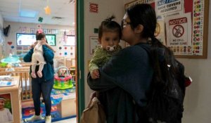 États-Unis : un lycée permet aux mères adolescentes du Texas d'étudier avec leurs bébés 