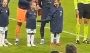 Kylian Mbappé offre sa veste à une petite fille qui a froid