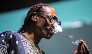 Snoop Dogg a piégé tout le monde en continuant de fumer