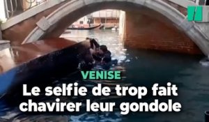 À Venise, une gondole pleine de touristes chavire car ils voulaient prendre des selfies