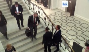 En Pologne, un député d’extrême droite éteint une Menorah à l’extincteur au Parlement