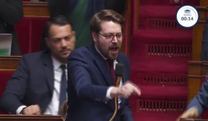 "Nous n'avons pas de leçons à recevoir de ceux qui offrent une victoire historique à l'extrême droite": l'échange tendu entre Benjamin Lucas (EELV) et Gérald Darmanin sur la loi immigration