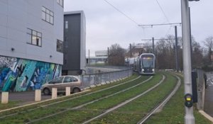 Crissement du tramway de Caen depuis un logement avenue de Lausanne