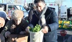 Réactions de Martégaux sur la fin des sacs plastique sur les marchés de la ville