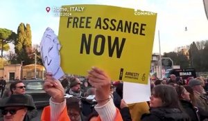NO COMMENT : Manifestations de soutien à Julian Assange à Rome et Paris