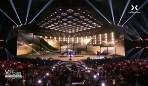 Feu! Chatterton chante "Monde Nouveau" aux Victoires de la Musique