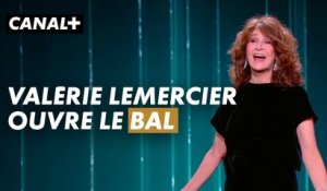 Valérie Lemercier introduit la cérémonie en chanson ! - César 2024 - CANAL+