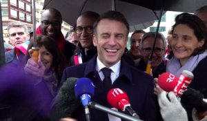 "Moi, j'irai": Emmanuel Macron promet qu'il se baignera dans la Seine
