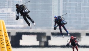 Huit hommes volants s’affrontent lors d’une course de Jet Suit à Dubaï