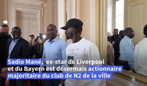 Football: à Bourges, le nouvel actionnaire Sadio Mané accueilli avec enthousiasme