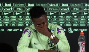Vinicius, victime de racisme, craque et fond en larmes en pleine conférence de presse