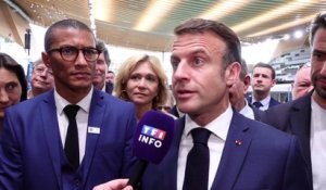 "Je n'ai pas l'habitude de plaisanter sur ces choses-là": Emmanuel Macron confirme qu'il se baignera dans la Seine