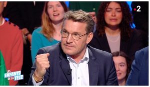 "Ça pissait le sang" : Benjamin Castaldi révèle avoir blessé Zinédine Zidane avec un couteau