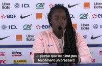 Bleues - Mbock : "Ce n’est pas un brassard qui va définir les causes qu'on veut défendre"