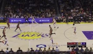 Lakers - Dončić émerveille le public avec deux passes décisives magiques