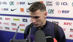 Bleus - Mbappé et Digne rendent hommage aux victimes du 13 novembre
