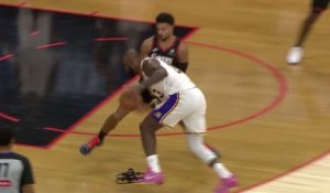 Lakers - Un LeBron James en feu mène son équipe à la victoire face aux 76ers