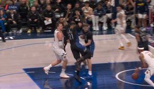 Nuggets - Les deux passes décisives époustouflantes de Jokic contre les Mavs