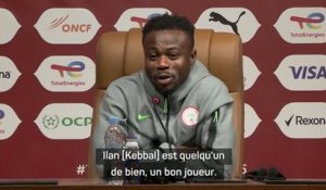 Nigeria - Duel entre joueurs du Paris FC, Simon prêt à tacler Kebbal pour la gagne !