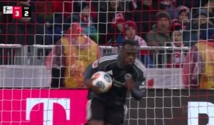 Francfort - Le but de Kalimuendo face au Bayern