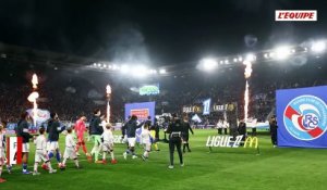 Affrontements dans le kop entre supporters strasbourgeois à la Meinau après l'exhibition de drapeaux identitaires - Foot - Ligue 1 - Strasbourg
