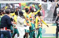 Les Sénégalais défilent avec le trophée de la CAN au Stade de France avant d'affronter le Pérou en amical - Foot - CAN