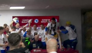Bosnie - Les joueurs interrompent la conférence de presse pour fêter la qualification