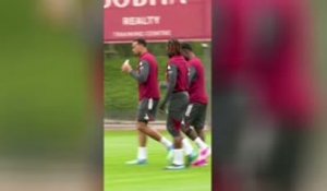 Arsenal - Viktor Gyökeres savoure le retour de Bukayo Saka