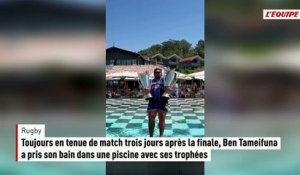 Toujours en tenue de match trois jours après la finale, Ben Tameifuna a pris son bain dans une piscine avec ses trophées - Rugby - Coupe des champions