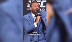 UFC 329 - McGregor fait le show et chante 'Wonderwall' en pleine conférence de presse