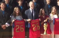 Espagne - La famille royale reçoit ses héros, Felipe VI salue “une constellation légendaire”