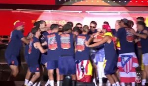 CdM 2026 - La Roja communie avec son public : scènes de folie sur la Plaze de Cibeles
