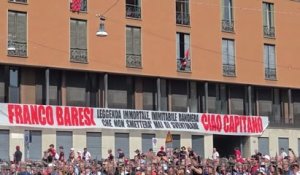 Funérailles de Baresi - Les chants des fans accompagnent l’arrivée du cercueil dans la basilique de Milan