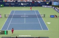 Toronto - Une Osaka solide file en 1/4 de finale