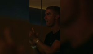 Al-Nassr - Cristiano Ronaldo célèbre en tribunes le but de Joao Félix